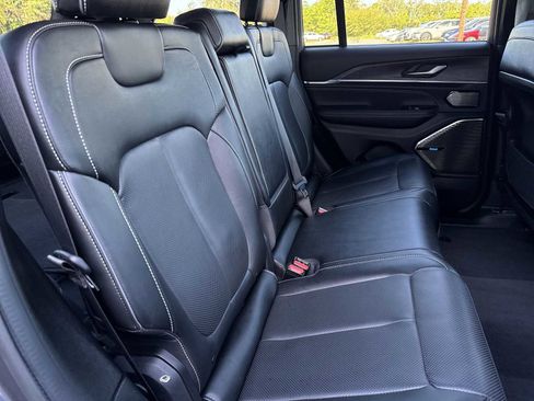 Used 2022 Jeep Grand Cherokee Overland AWD/4WD image 25