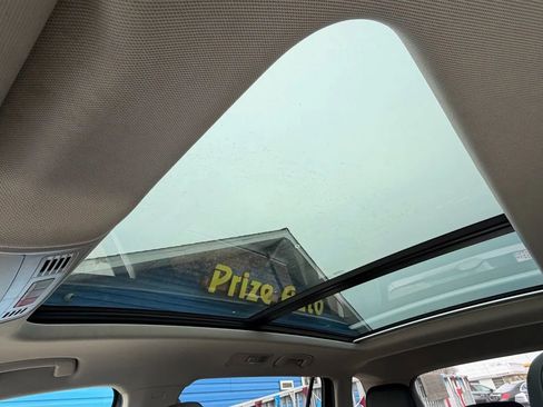 Used 2018 Volkswagen Tiguan SE w/ Panoramic Sunroof Package image 45