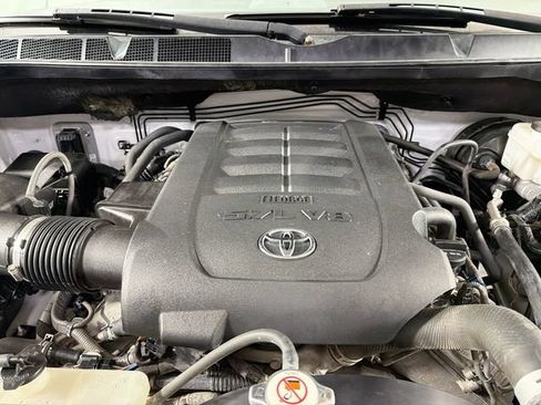 Used 2018 Toyota Tundra SR5 w/ SR5 Upgrade Package AWD/4WD image 33