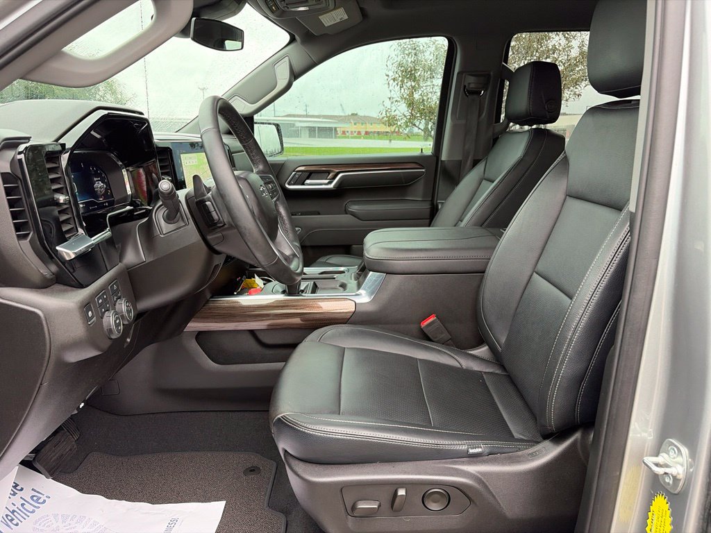 Used 2025 Chevrolet Silverado 1500 RST AWD/4WD image 42