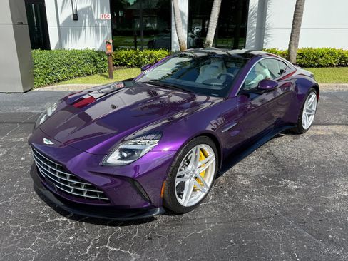 Used 2025 Aston Martin V8 Vantage Coupe RWD image 10