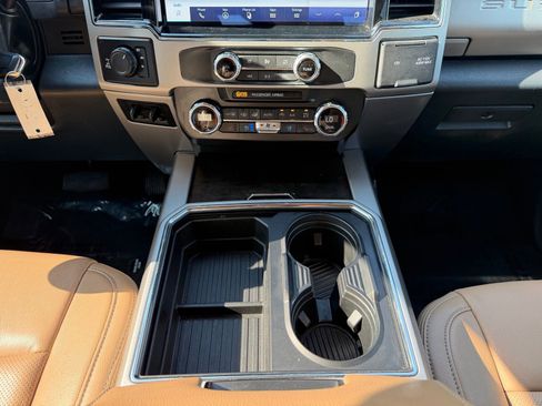 Used 2022 Ford F250 Lariat w/ Chrome Package AWD/4WD image 10