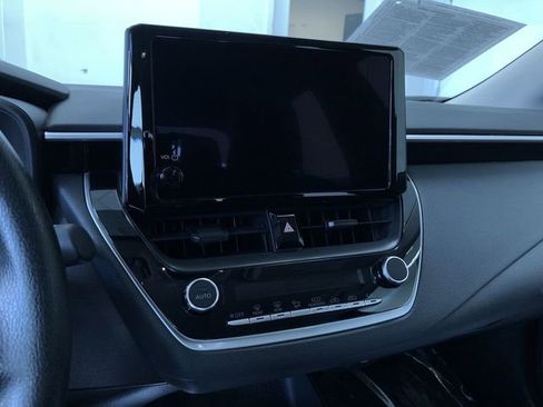 Used 2025 Toyota Corolla LE image 27