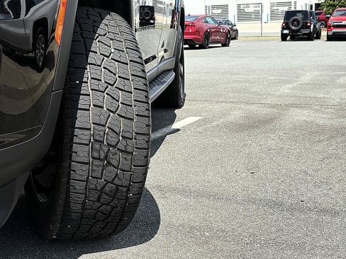Used 2023 Jeep Grand Cherokee L Limited w/ Black Appearance Package AWD/4WD image 27