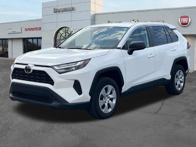 Used 2024 Toyota RAV4 LE AWD/4WD image 3