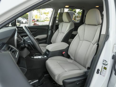 Used 2024 Subaru Ascent Premium w/ Convenience Package image 7