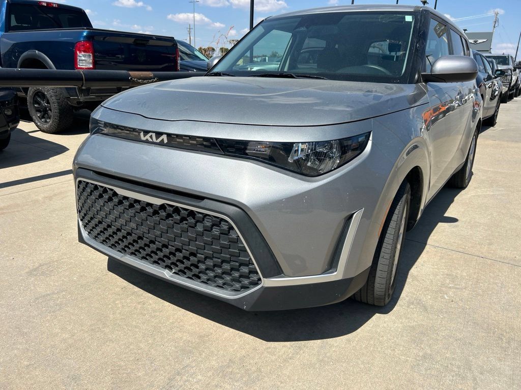 Used 2023 Kia Soul LX w/ Option Group 015 FWD image 1