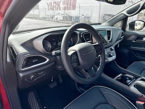 New 2027 Chrysler Pacifica Limited w/ S Appearance Package FWD image 13