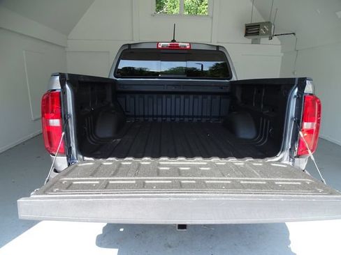 Used 2022 Chevrolet Colorado LT w/ LT Convenience Package AWD/4WD image 18