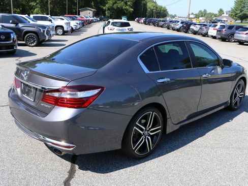 Used 2017 Honda Accord Sport image 8