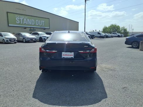 Used 2025 Toyota Camry SE w/ Convenience Package FWD image 7