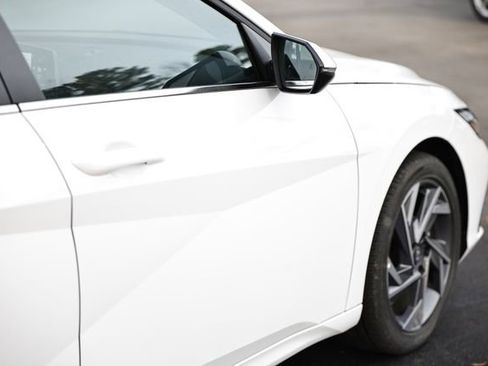 Certified 2025 Hyundai Elantra Limited image 7