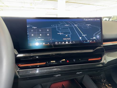 Used 2025 BMW 530i w/ M Sport Package image 27