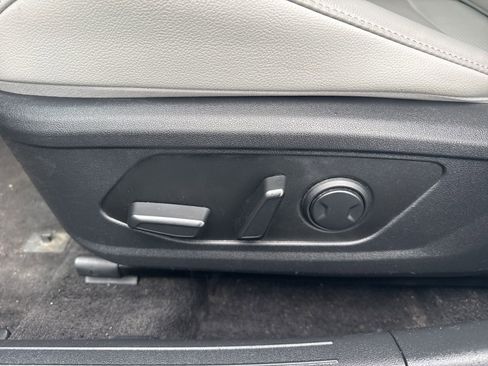 Used 2024 Hyundai Elantra Limited FWD image 18