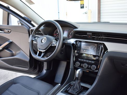 Used 2021 Volkswagen Passat 2.0T SE image 30