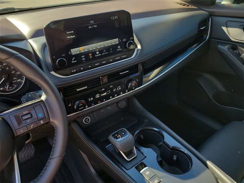 Used 2023 Nissan Rogue SL w/ SL Premium Package image 32