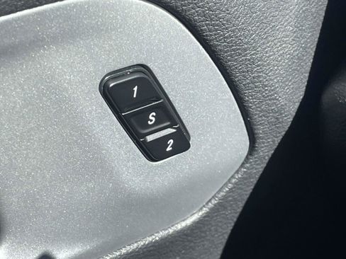 Used 2025 Chrysler Pacifica Limited FWD image 23