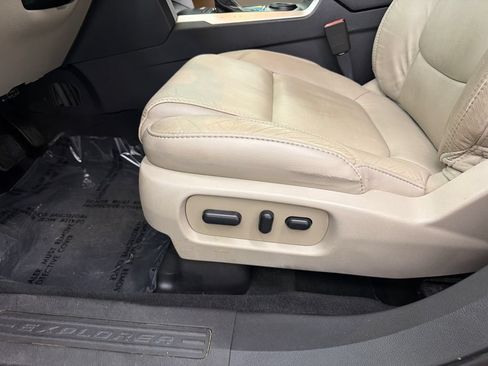 Used 2014 Ford Explorer XLT w/ Equipment Group 202A FWD image 10