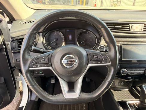 Used 2018 Nissan Rogue SV AWD/4WD image 17