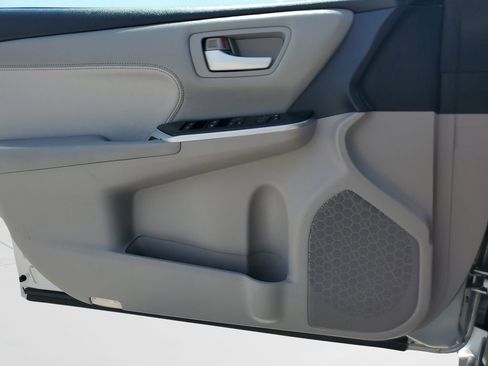 Used 2015 Toyota Camry XLE w/ Moonroof Package image 24