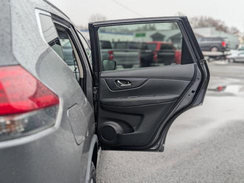 Used 2019 Nissan Rogue SV image 36