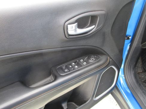 Used 2018 Jeep Compass Latitude w/ Popular Equipment Group image 15