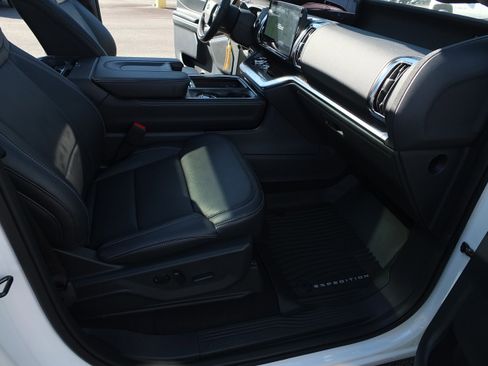 New 2025 Ford Expedition Max Platinum w/ Stealth Appearance Package image 15