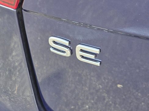 Used 2022 Volkswagen Tiguan SE image 30