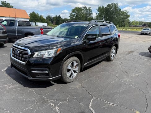 Used 2019 Subaru Ascent Premium w/ Popular Package #2 AWD/4WD image 3