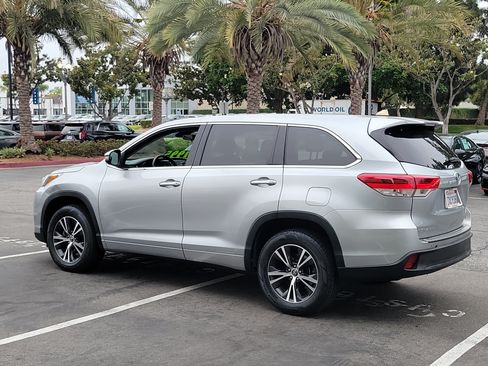 Used 2017 Toyota Highlander Plus FWD image 26