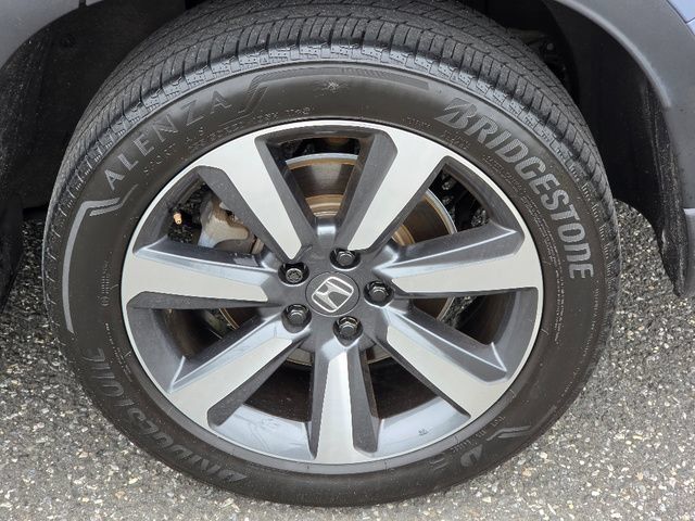 Certified 2025 Honda Pilot Touring image 15