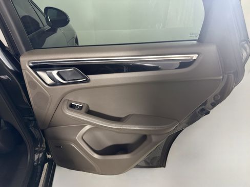 Used 2020 Porsche Macan image 27