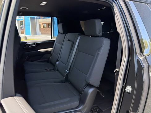 New 2026 Chevrolet Suburban LS image 21