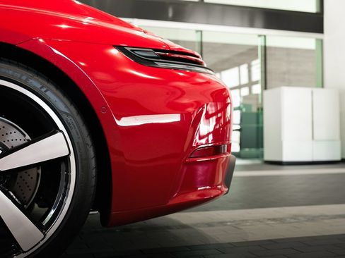 Certified 2025 Porsche 911 Carrera RWD image 23