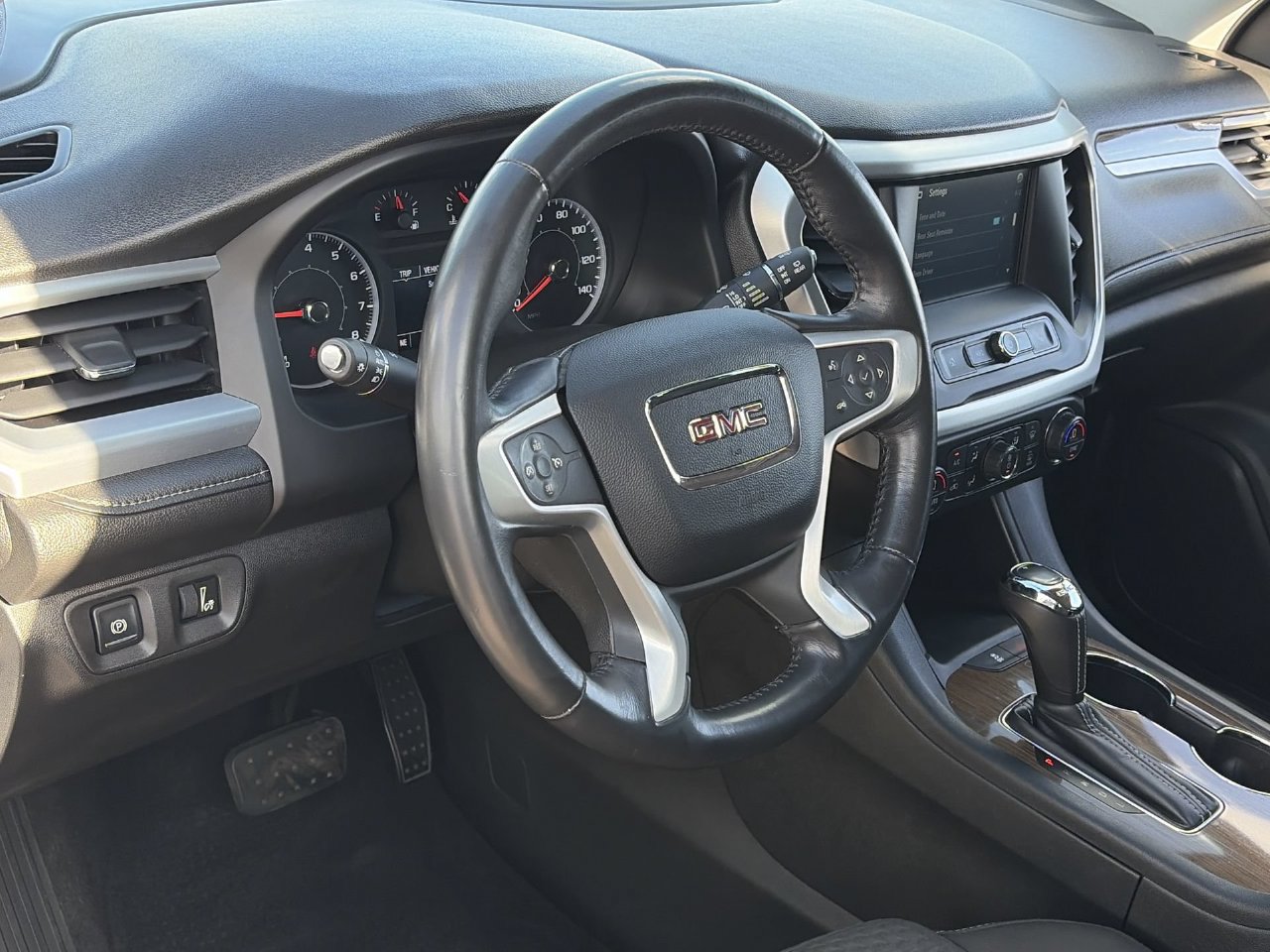 Used 2017 GMC Acadia SLE FWD image 17