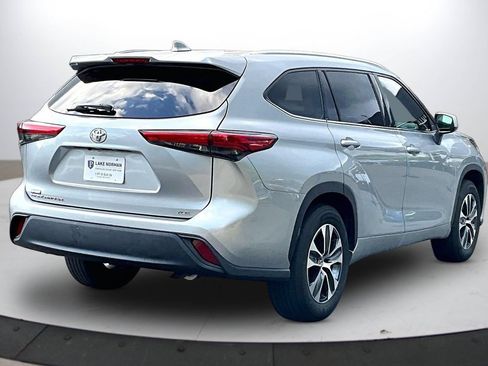 Used 2021 Toyota Highlander XLE FWD image 9