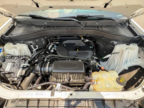 Used 2020 Ford Explorer XLT w/ Equipment Group 202A AWD/4WD image 37