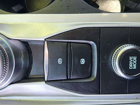 Used 2022 Ford Explorer XLT w/ Equipment Group 202A AWD/4WD image 15