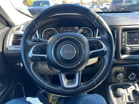 Used 2018 Jeep Compass Latitude image 18