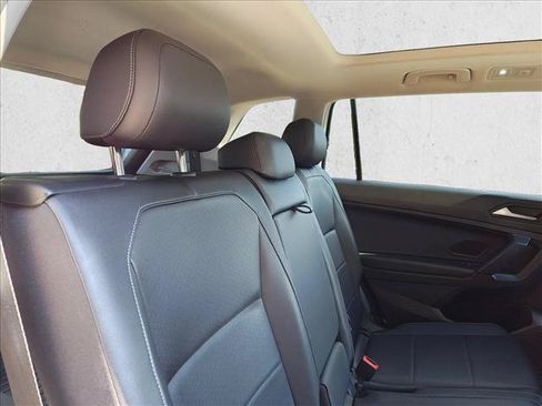 Used 2019 Volkswagen Tiguan SE w/ Panoramic Sunroof Package AWD/4WD image 18