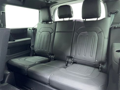 Used 2024 Land Rover Defender 130 X image 38