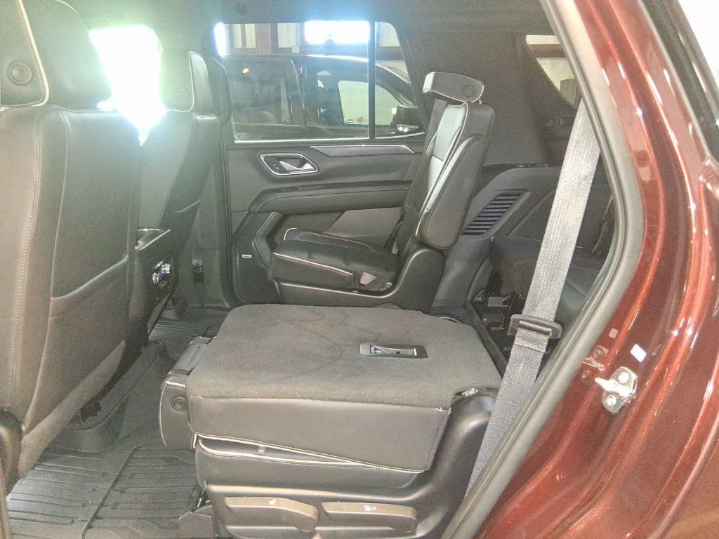 Used 2022 GMC Yukon SLT w/ SLT Luxury Package AWD/4WD image 17