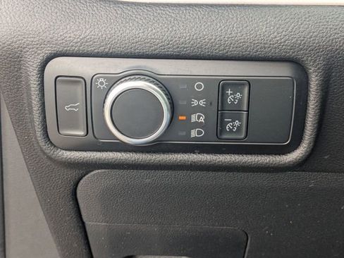 Used 2023 Ford Explorer XLT RWD image 16