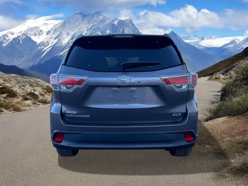 Used 2014 Toyota Highlander XLE image 4
