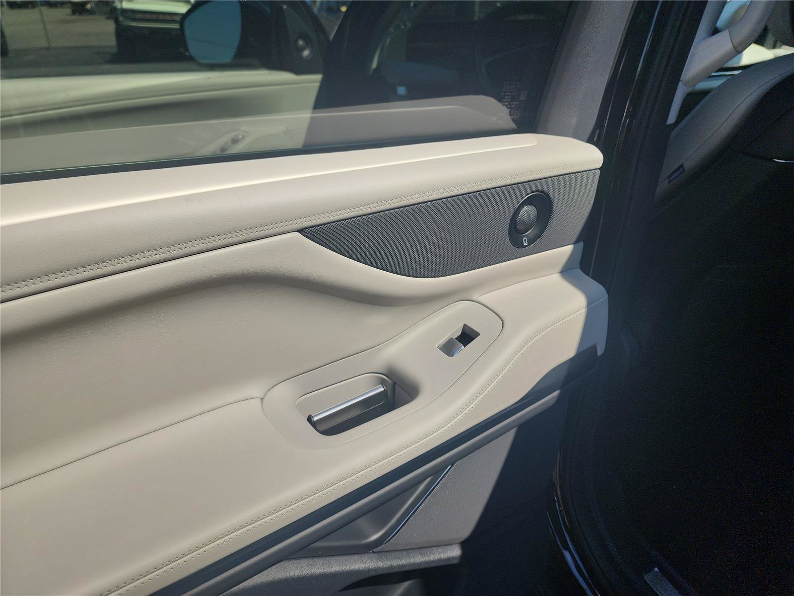 New 2026 Lincoln Navigator Premiere AWD/4WD image 16