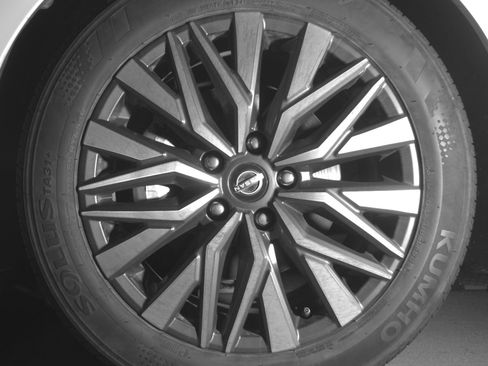 Used 2025 Nissan Altima 2.5 SV image 12