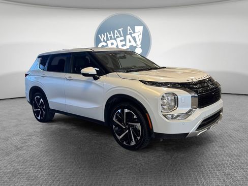 Used 2023 Mitsubishi Outlander SE AWD/4WD image 1