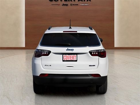 New 2026 Jeep Compass Latitude image 4