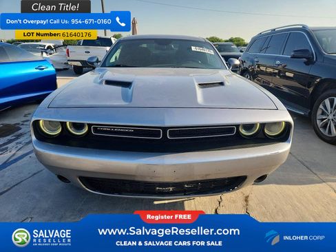 Used 2015 Dodge Challenger SXT RWD image 7