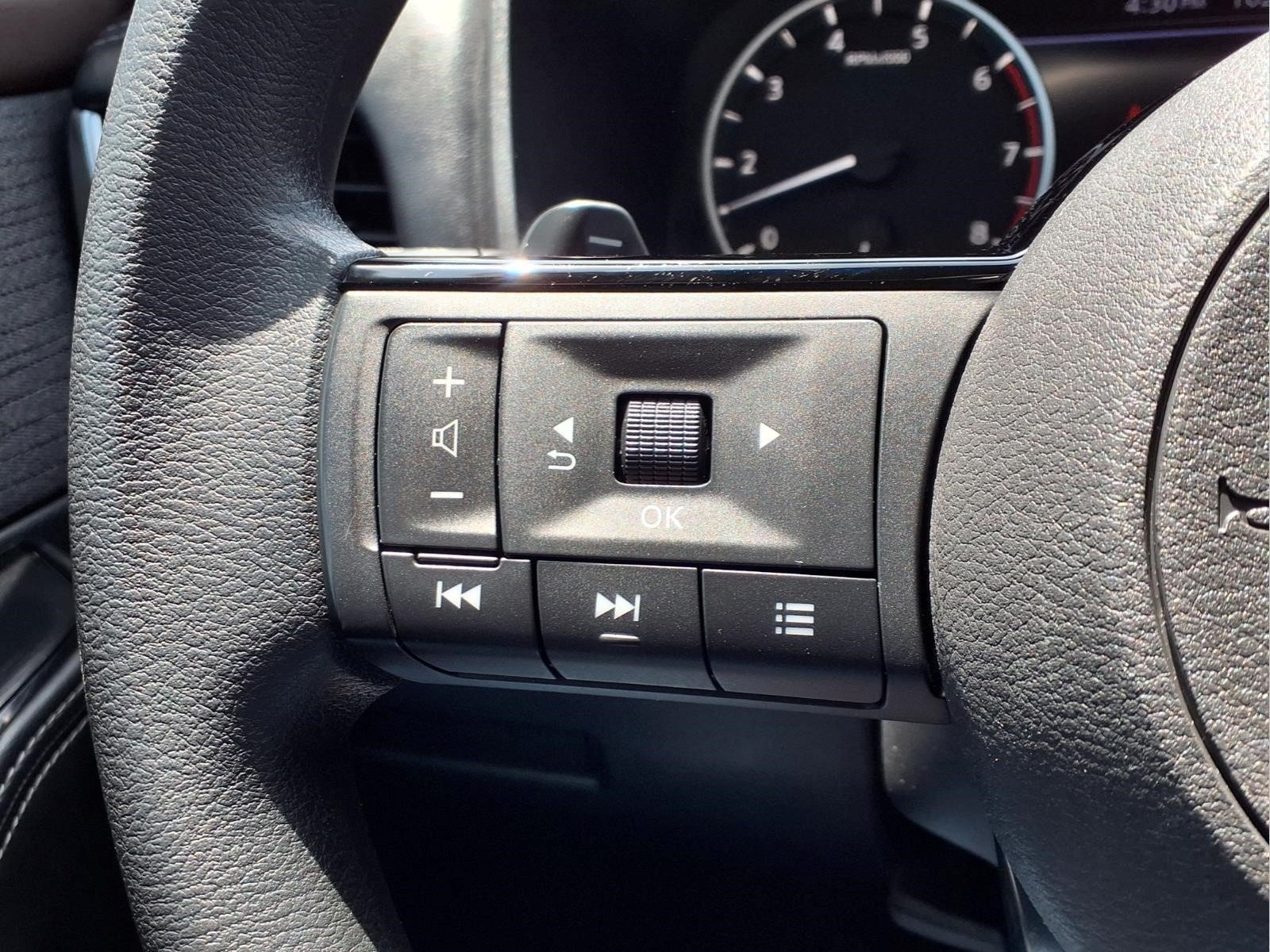 Used 2023 Nissan Rogue SV FWD image 19